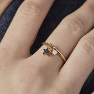 Anillo TOUS New Motif de plata vermeil con estrella de zafiros azules y perla