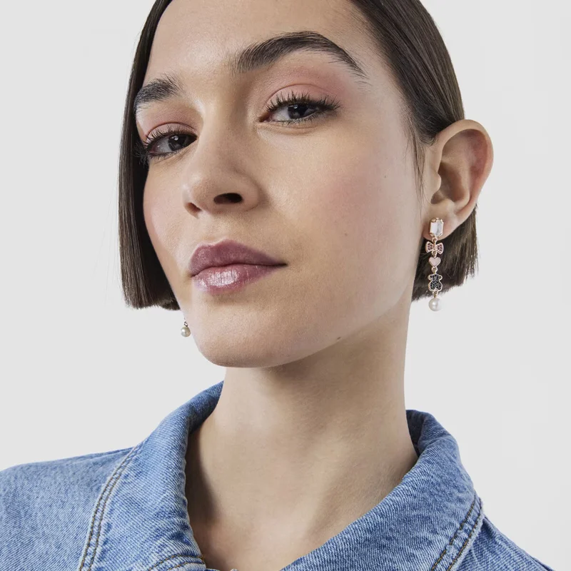 The earrings that go best with short hair