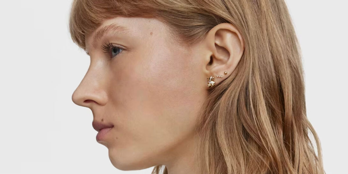 What types of earrings can cause allergies and how do you prevent it?