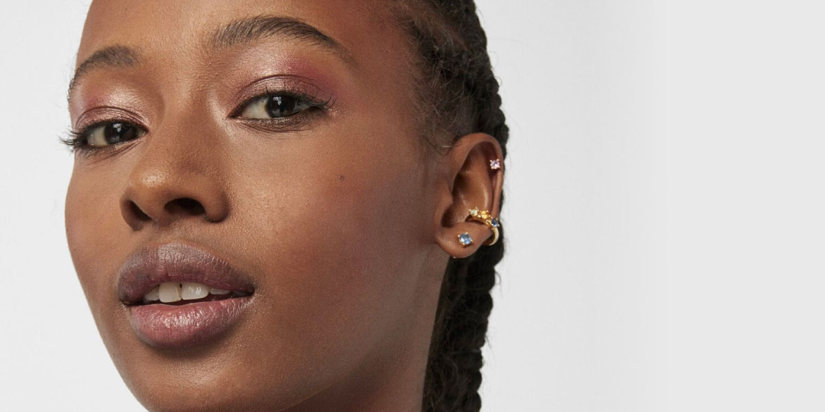 The combination of earrings for an edgy look