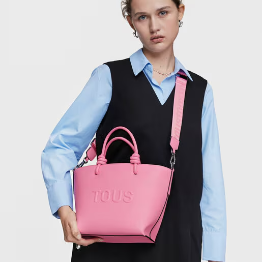 Model with small pink tote bag Tous