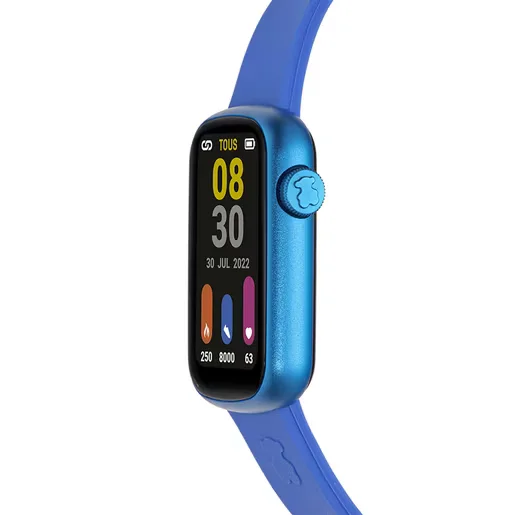 Modelo con Reloj smartwatch con correa de nylon y correa de silicona azul T-Band