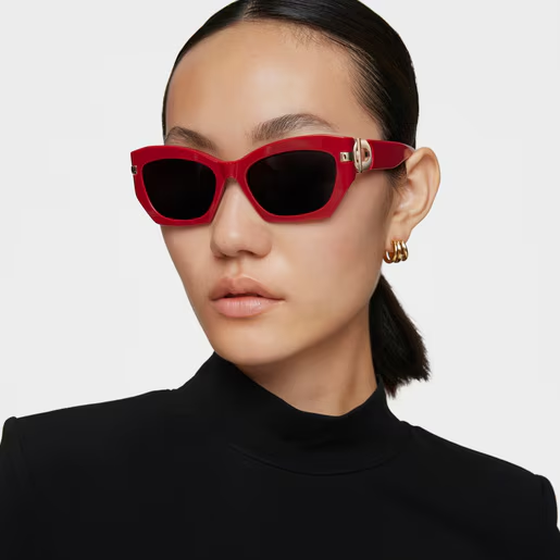 Model with Red Sunglasses TOUS MANIFESTO