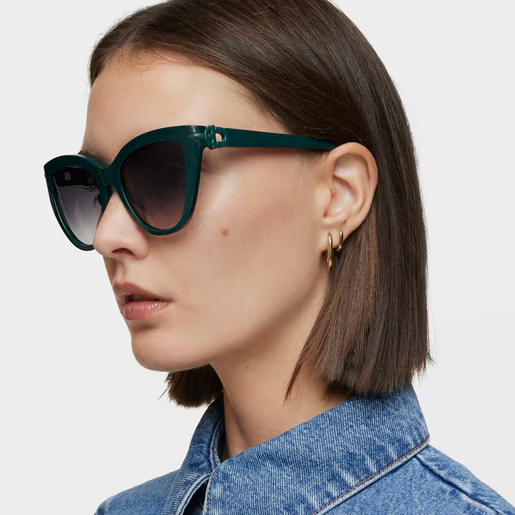 Model with Green Sunglasses TOUS MANIFESTO