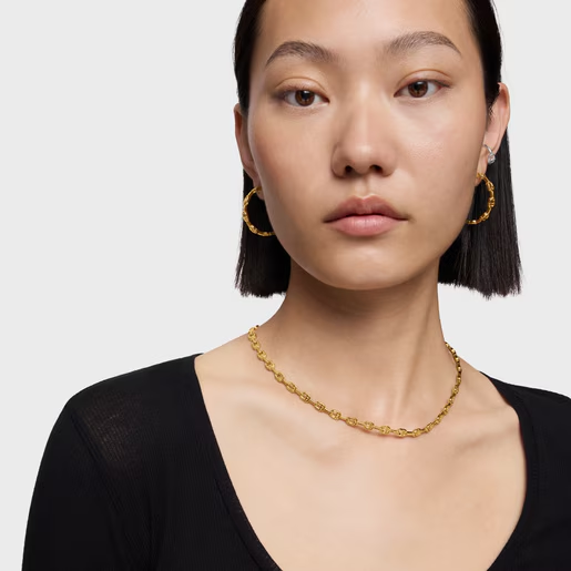 Model with Short 18kt gold plating over silver logo Necklace TOUS MANIFESTO