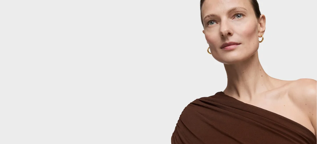 modelo con pendientes tous