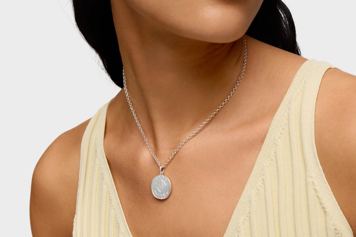 Srebrny naszyjnik z medalikiem Srebrny naszyjnik z medalikiem