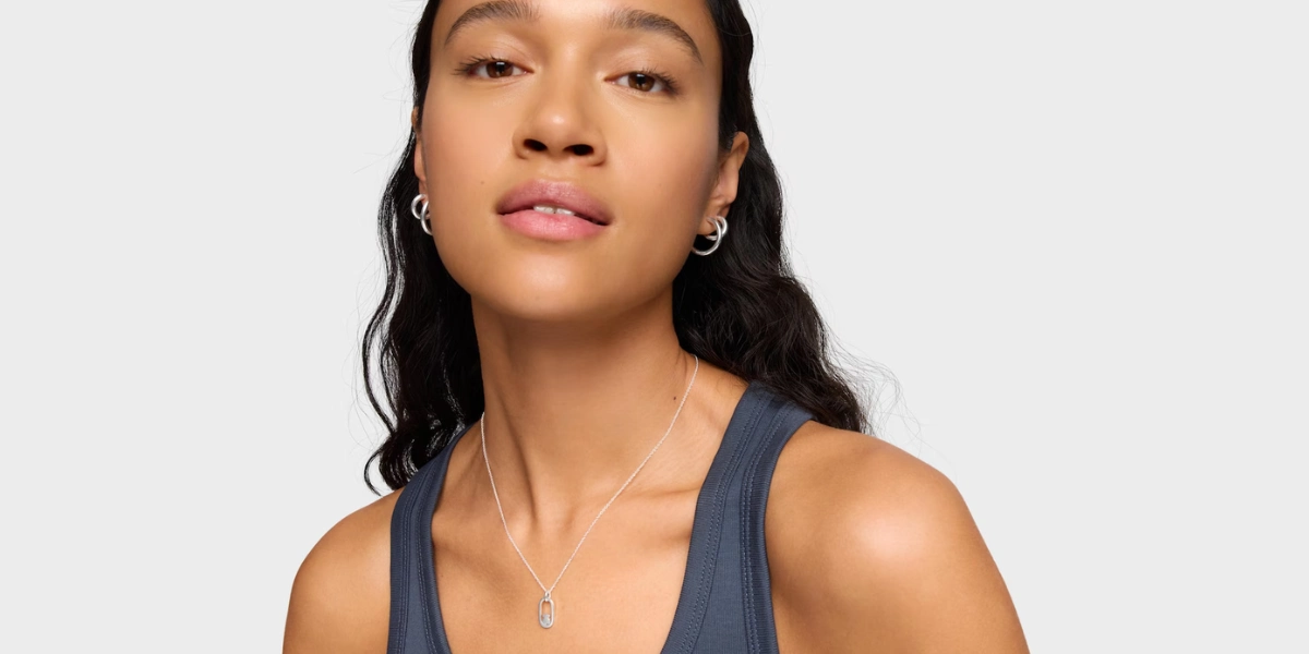 Cómo crear un look moderno con collares minimalistas: el arte de la elegancia discreta