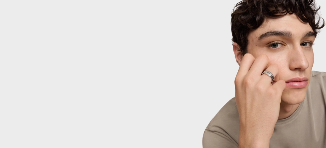 Chico con Anillo de plata