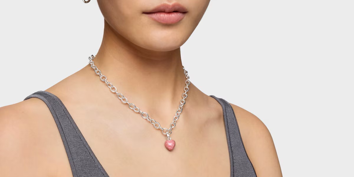 Rodonit – właściwości kamienia i znaczenie w biżuterii