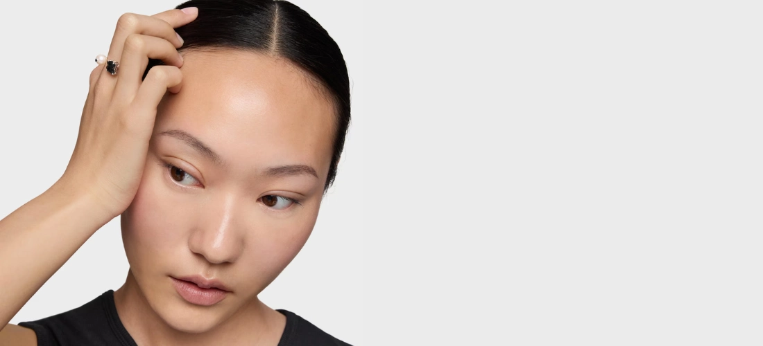 Chica con Anillo de plata