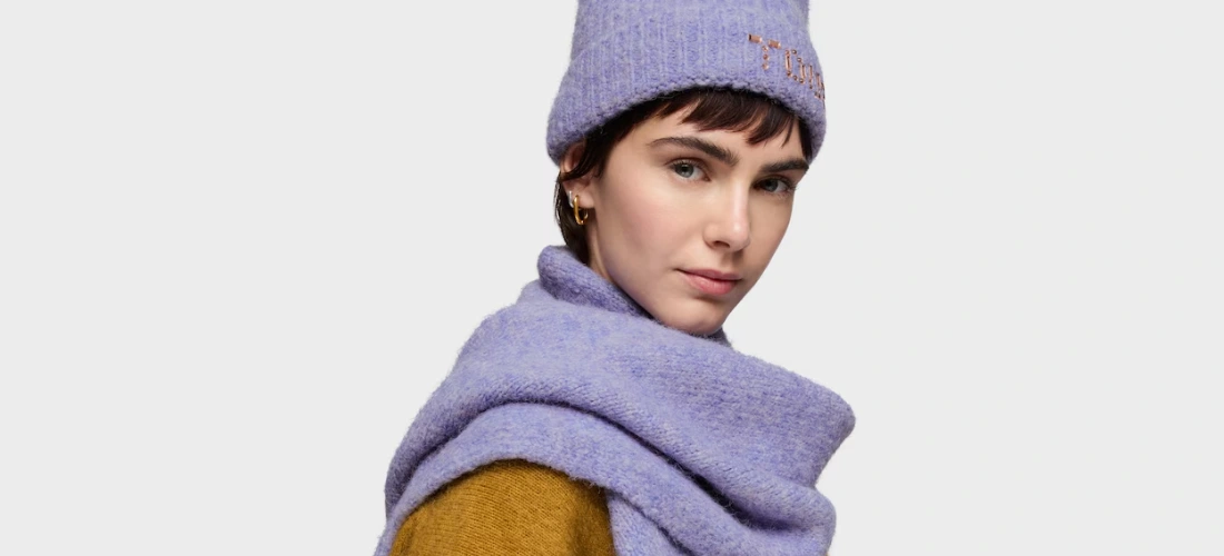Chica con Bufanda malva