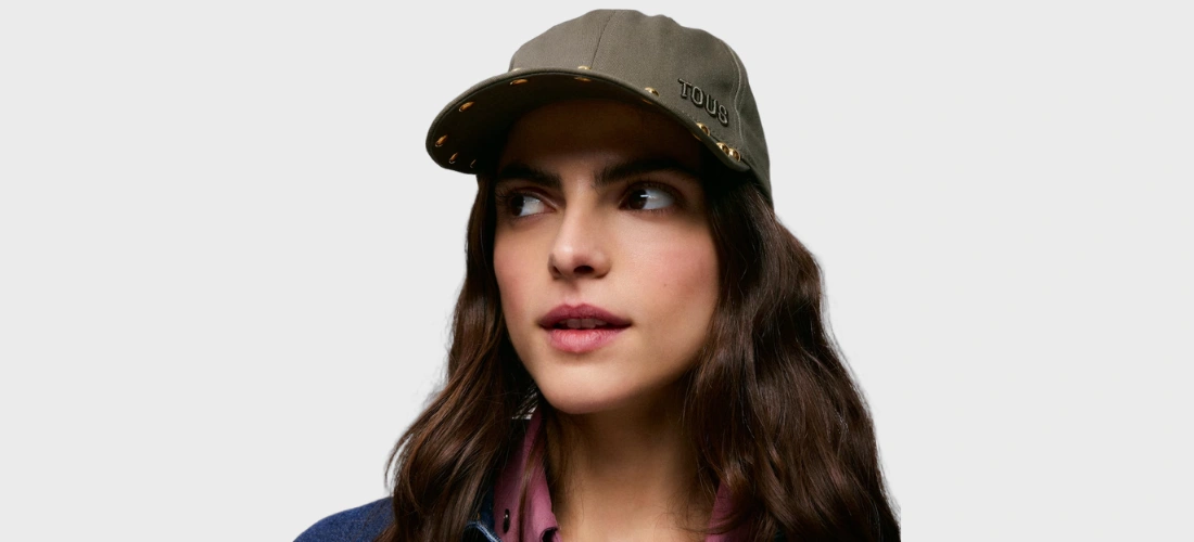 Chica con Gorra caqui